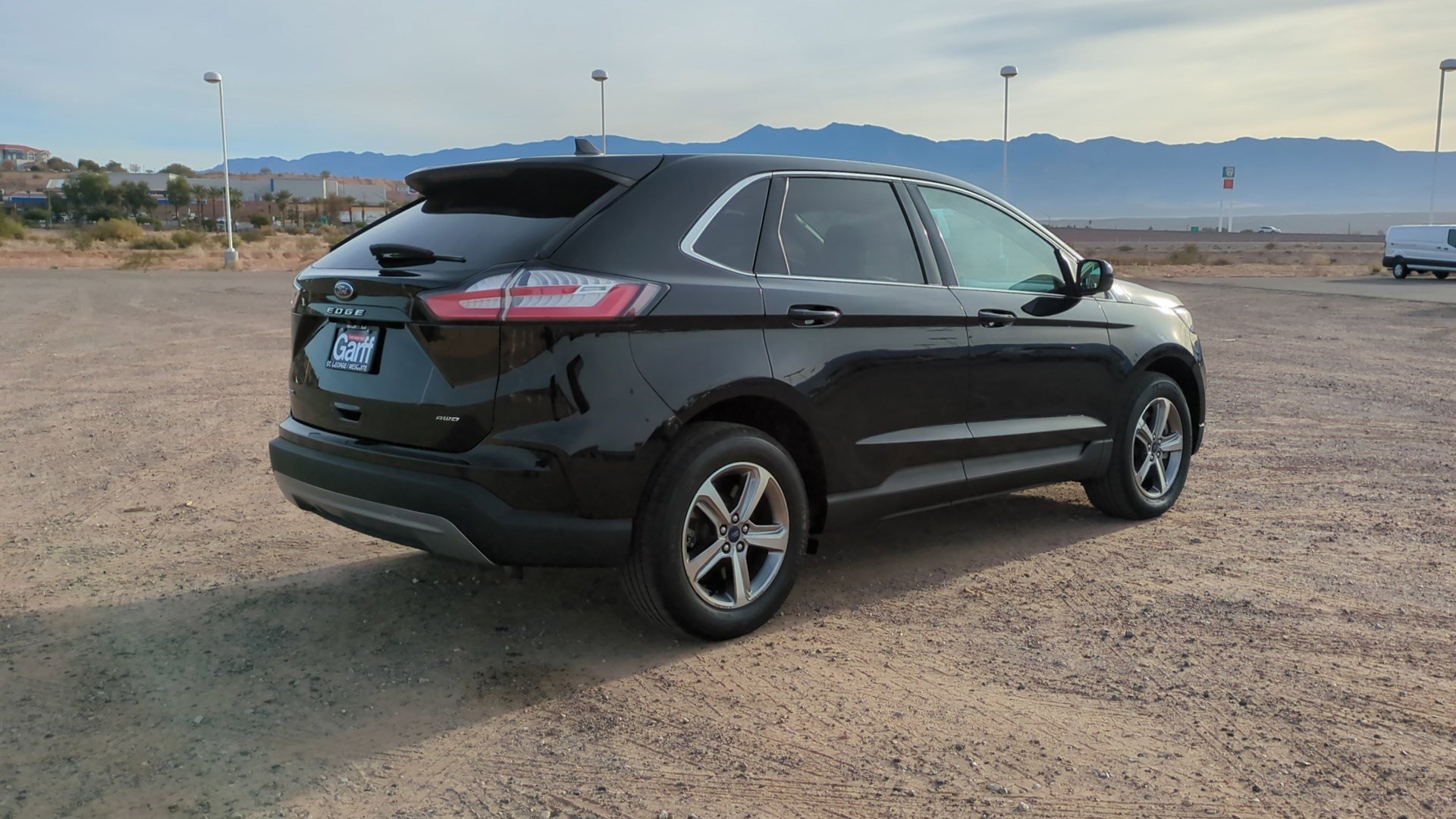 Used 2022 Ford Edge SEL w/ Convenience Package image 3