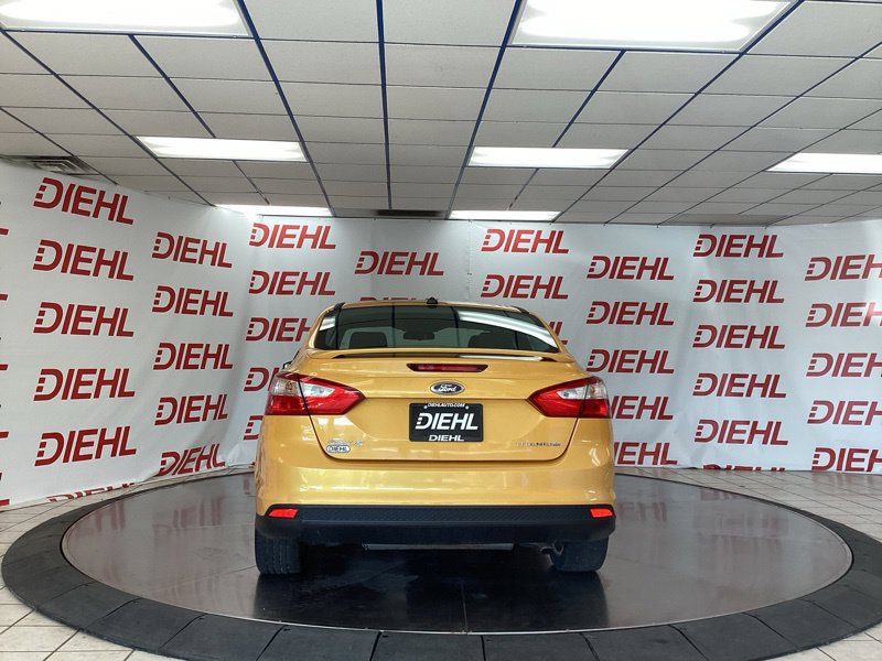 Used 2012 Ford Focus Titanium w/ SEL/Titanium Winter Pkg FWD image 6