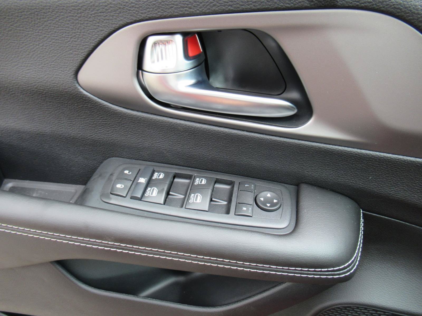 New 2027 Chrysler Pacifica LX FWD image 19