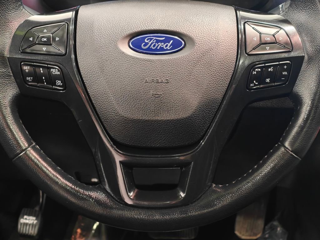 Used 2018 Ford Explorer XLT w/ XLT Appearance Package image 5