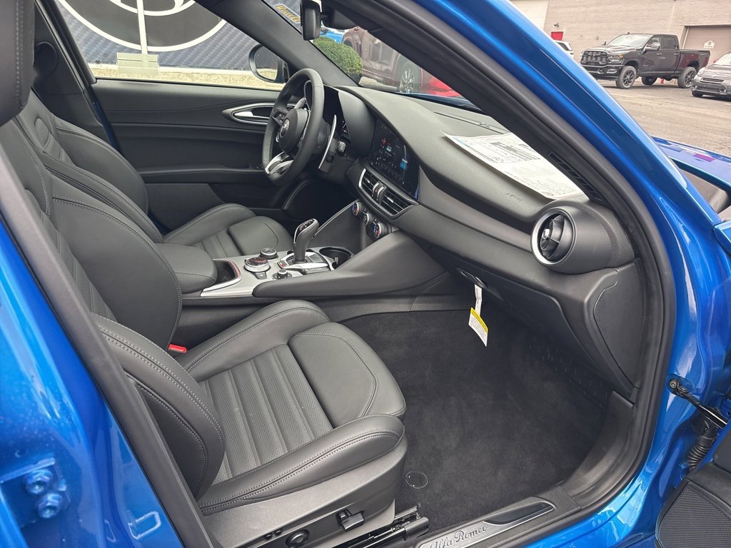 New 2025 Alfa Romeo Giulia AWD w/ Veloce Package AWD image 22