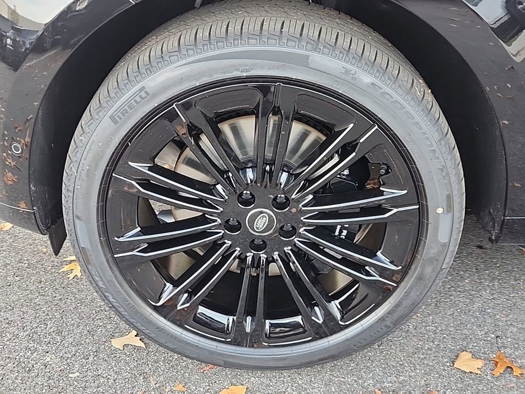 Used 2025 Land Rover Range Rover SE image 9