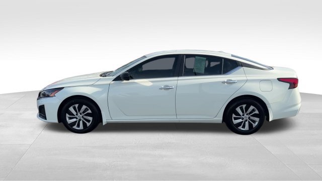 Used 2025 Nissan Altima 2.5 S FWD image 3