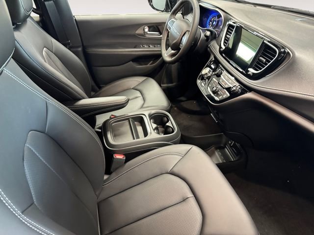 New 2027 Chrysler Pacifica Select AWD/4WD image 4