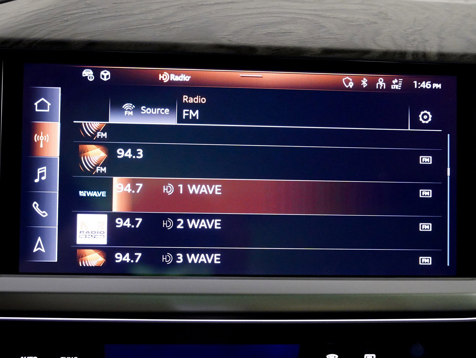 Used 2024 Audi Q4 e-tron Premium Plus image 16