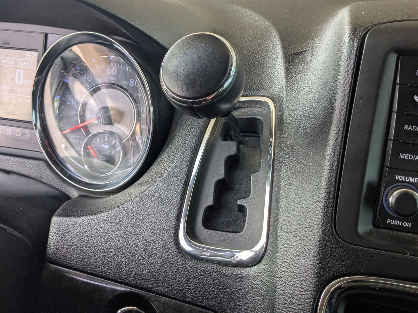 Used 2014 Chrysler Town & Country Touring-L w/ Driver Convenience Group FWD image 21