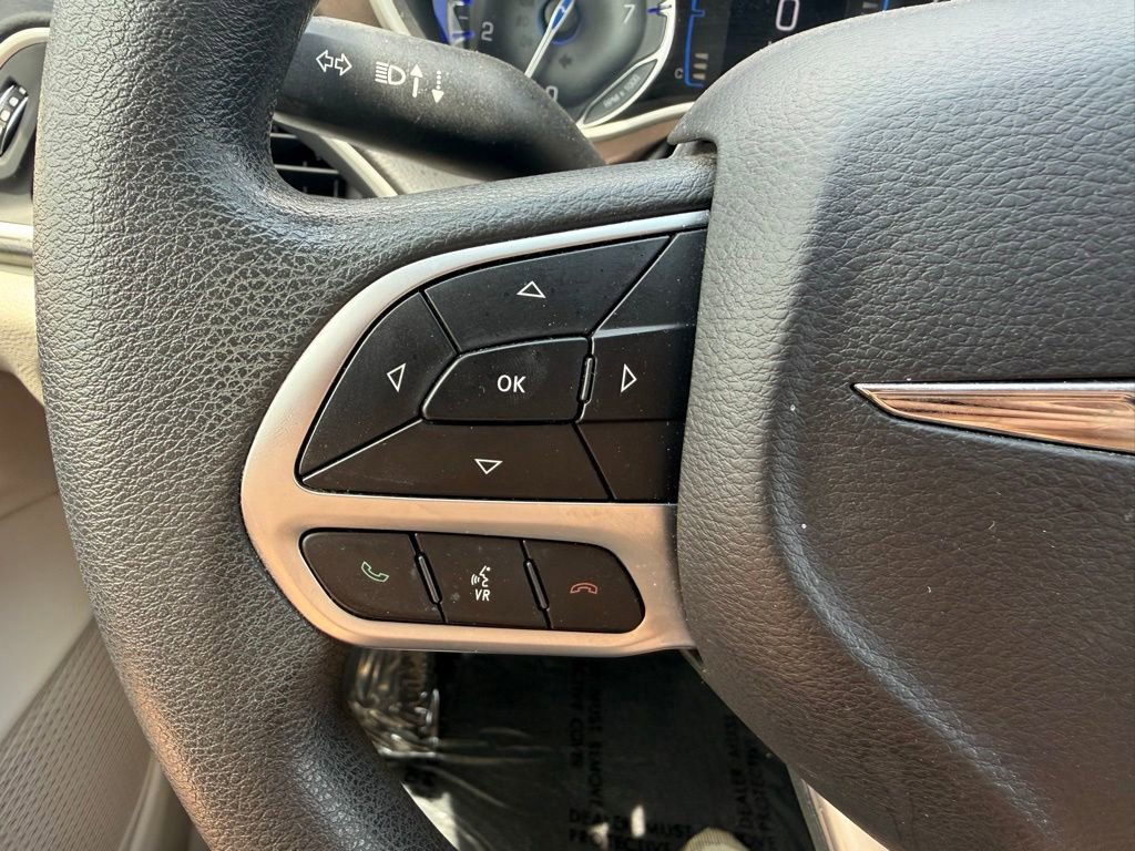 Used 2018 Chrysler Pacifica Touring Plus w/ Tire & Wheel Group FWD image 16