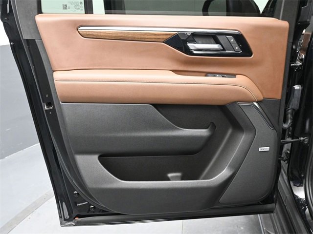 Used 2025 Chevrolet Suburban High Country w/ LPO, Illumination Package image 17