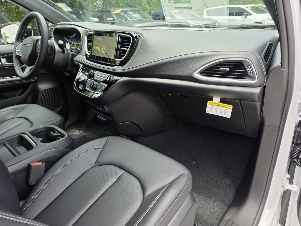 New 2027 Chrysler Pacifica Select w/ Family Tech Group FWD image 11