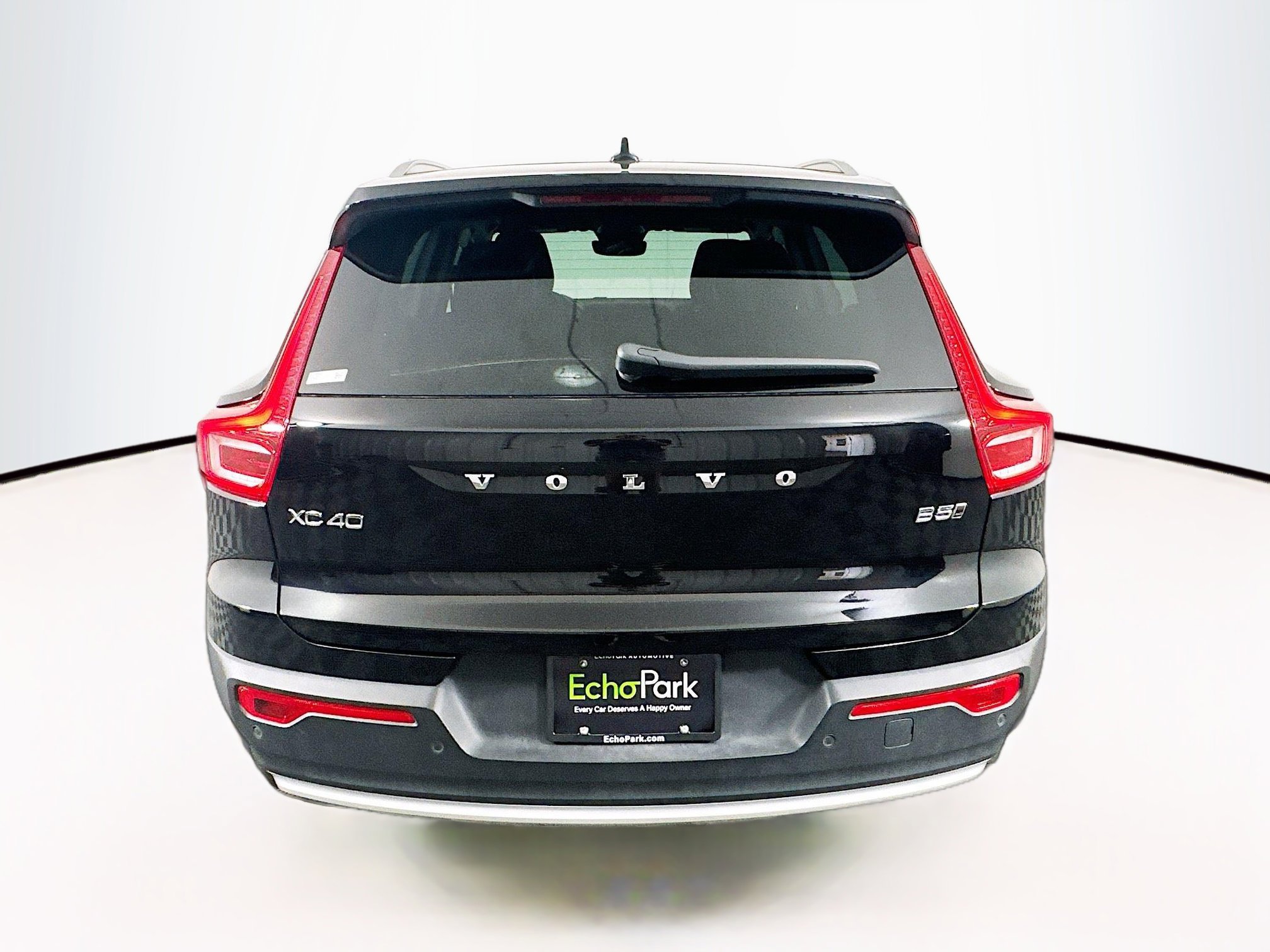 Used 2025 Volvo XC40 B5 Plus image 7