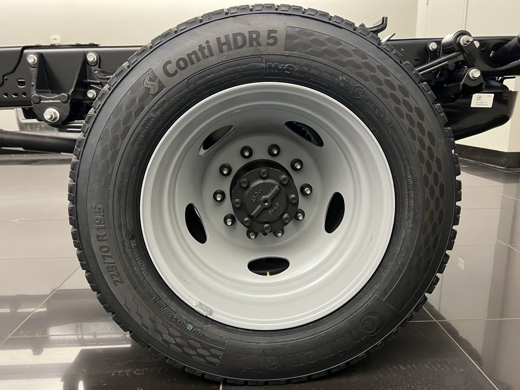 New 2025 Ford F550 XL w/ XL Chrome Package image 7