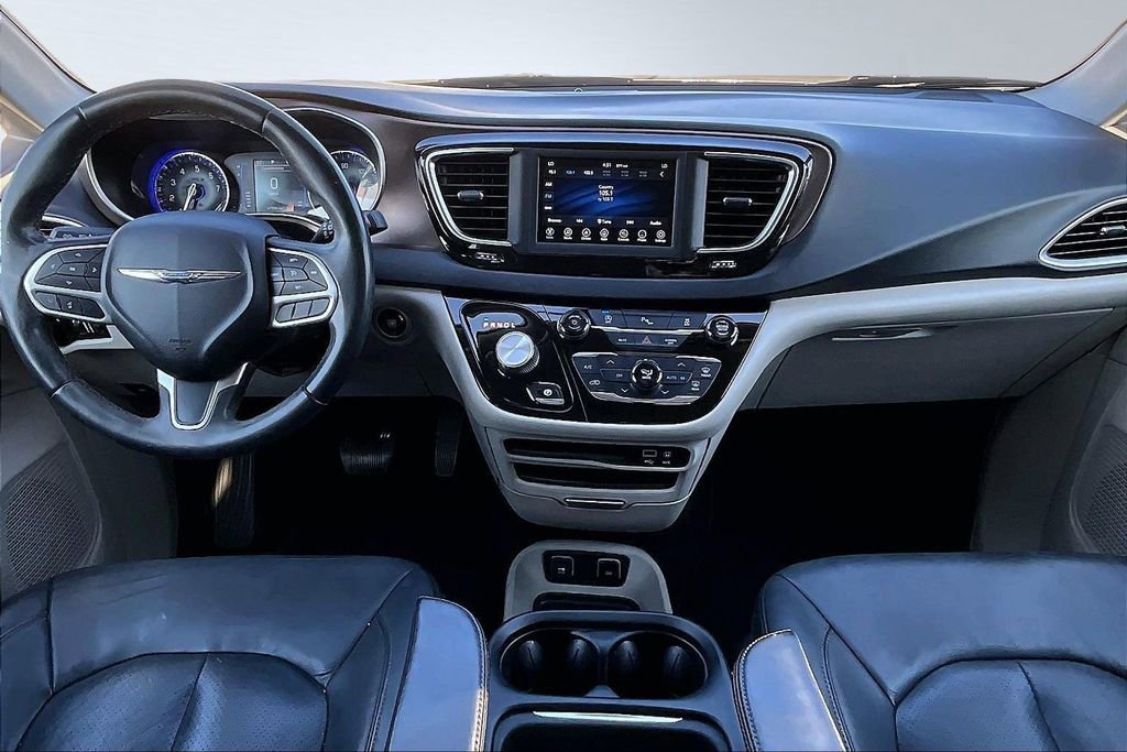 Used 2018 Chrysler Pacifica Touring-L image 9