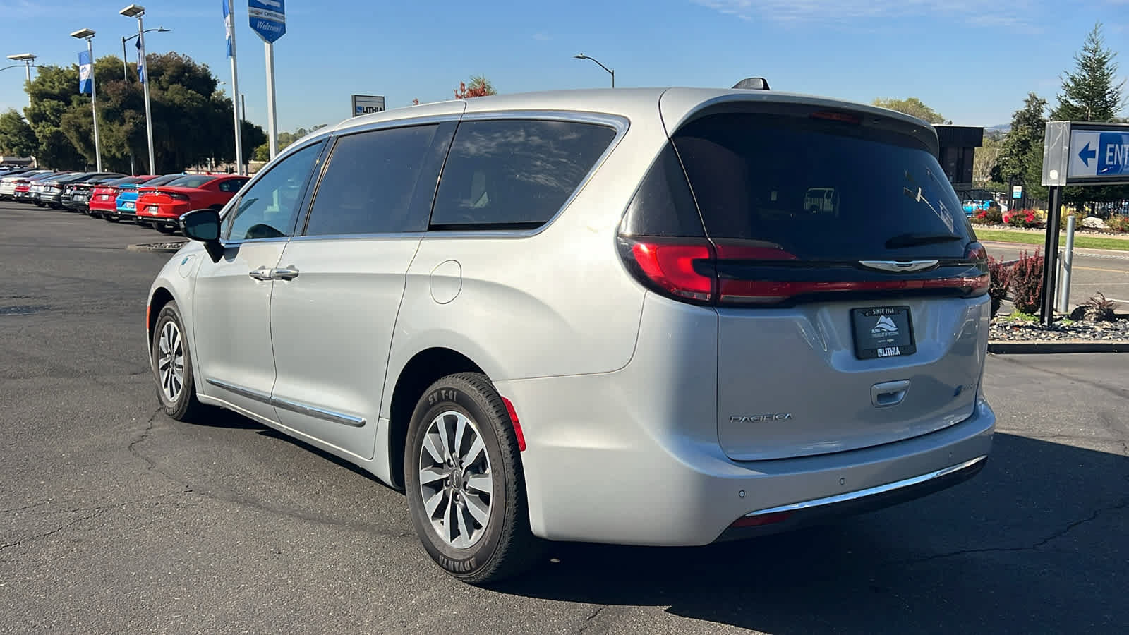 Used 2023 Chrysler Pacifica Limited FWD image 7