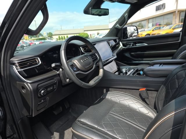 Used 2025 Jeep Grand Wagoneer Series III w/ Rear Seat Video Group 1 AWD/4WD image 15
