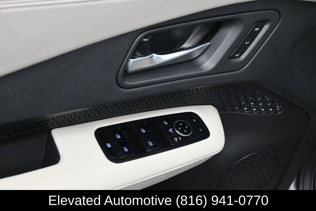 Used 2024 Nissan Ariya AWD image 17