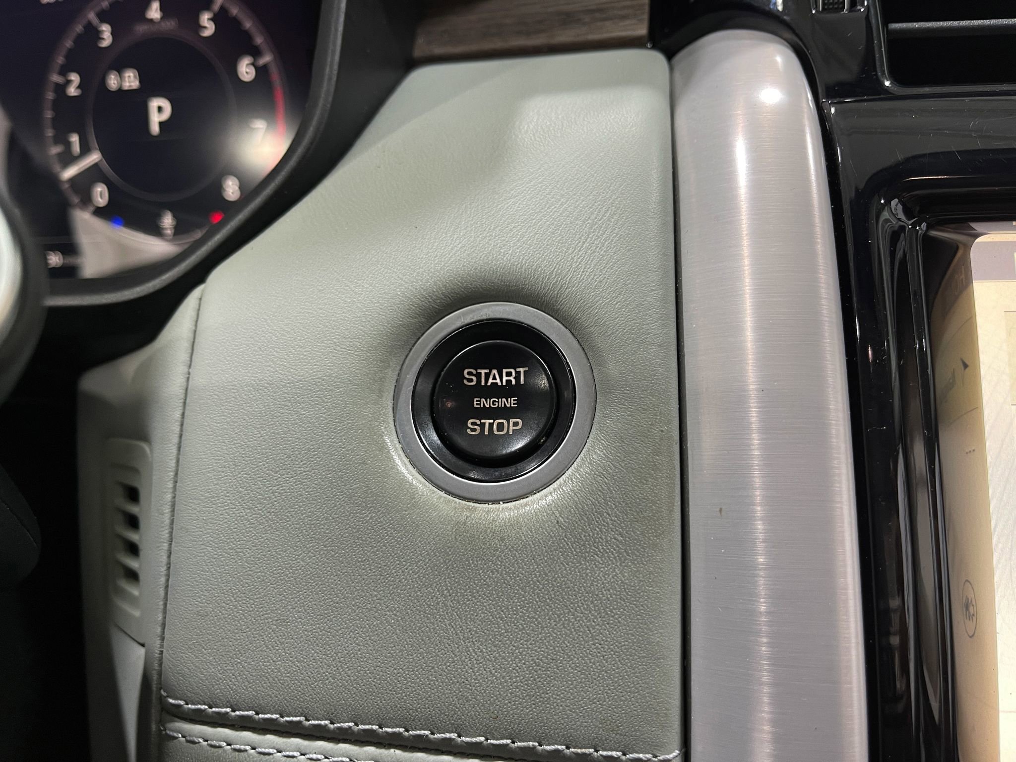 Used 2018 Land Rover Discovery HSE Luxury AWD/4WD image 21