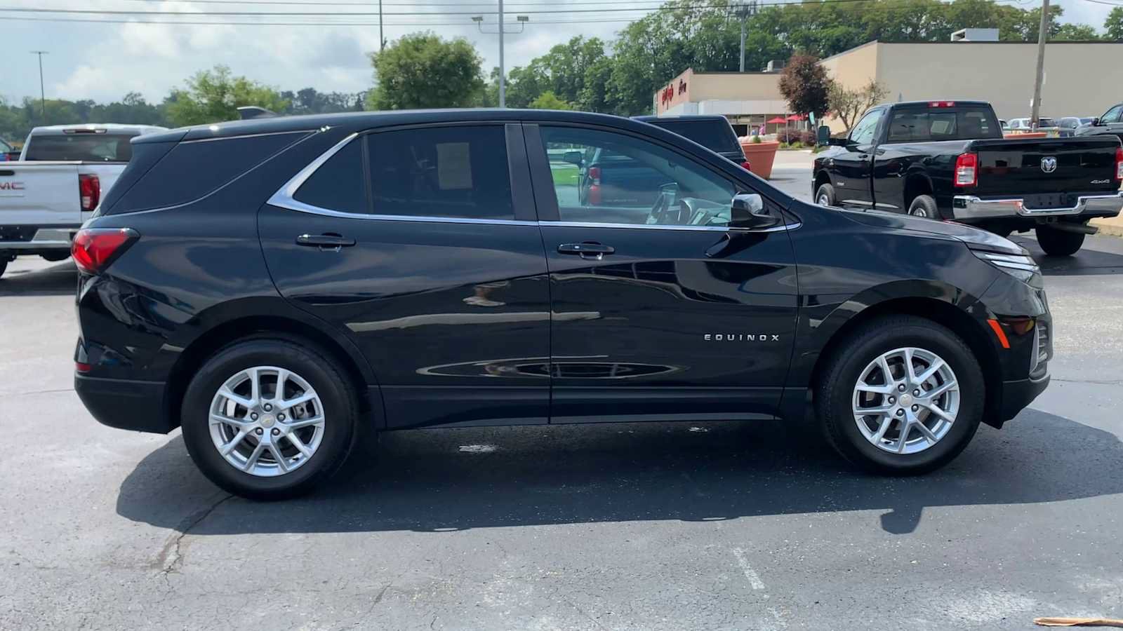 Used 2023 Chevrolet Equinox LT AWD/4WD image 9