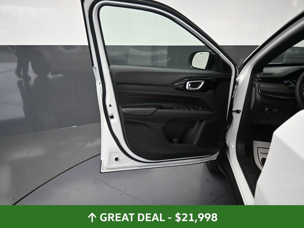 Used 2025 Jeep Compass Trailhawk w/ Trailer Tow Group image 25