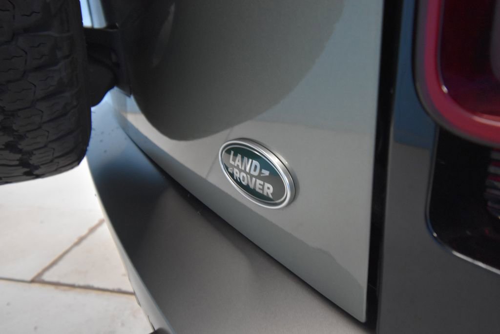 Used 2023 Land Rover Defender 110 X-Dynamic SE AWD/4WD image 38