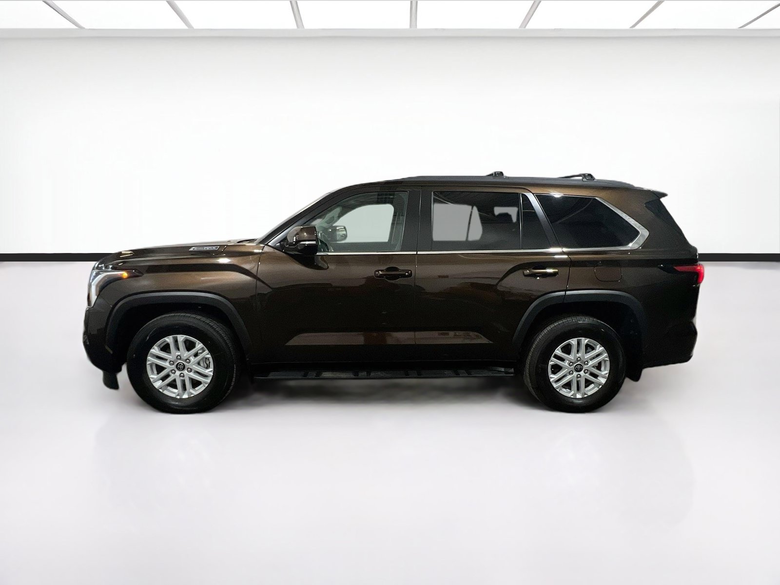 Used 2024 Toyota Sequoia SR5 w/ SR5 Premium Package AWD/4WD image 23