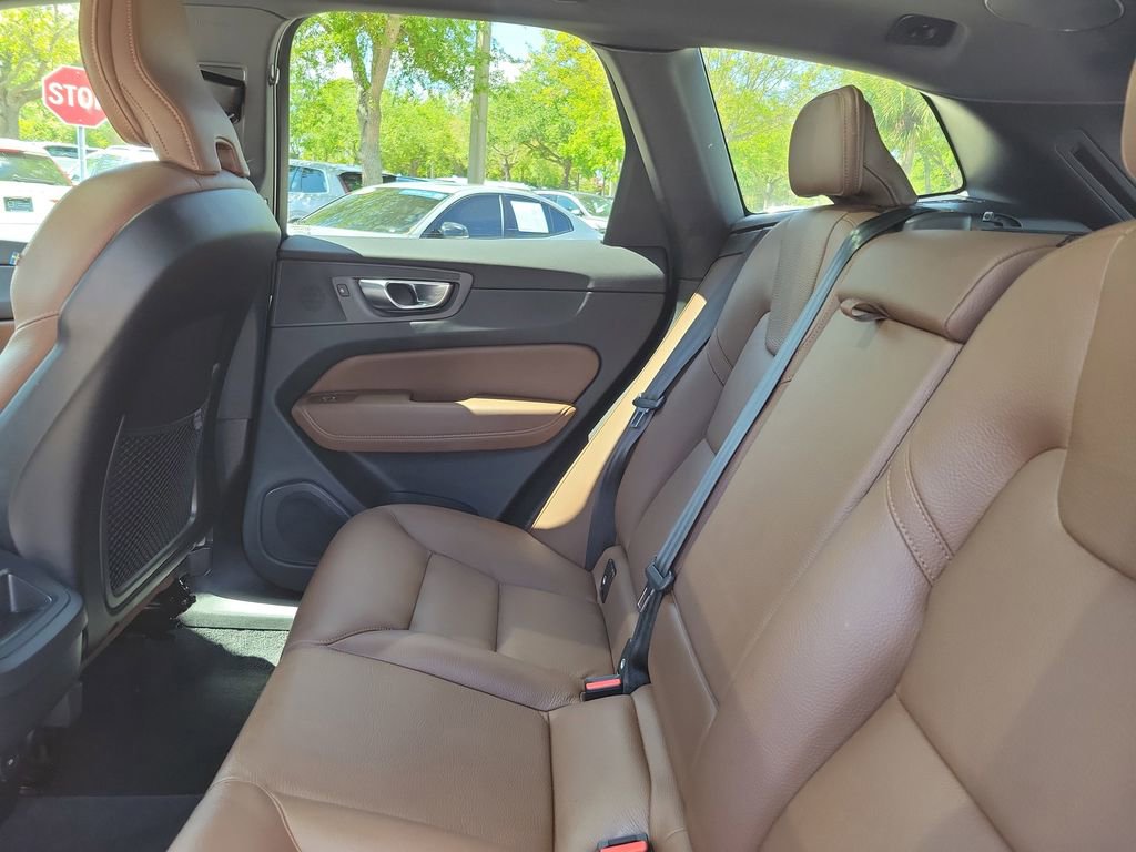Certified 2024 Volvo XC60 B5 Plus AWD/4WD image 15