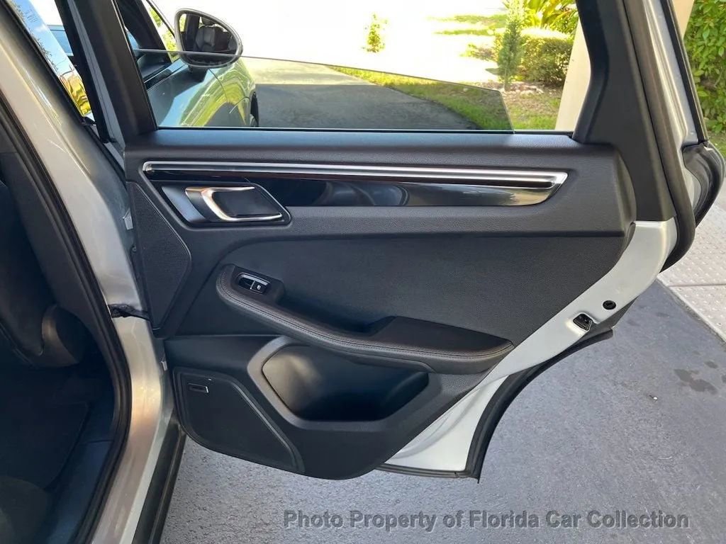 Used 2015 Porsche Macan S image 32