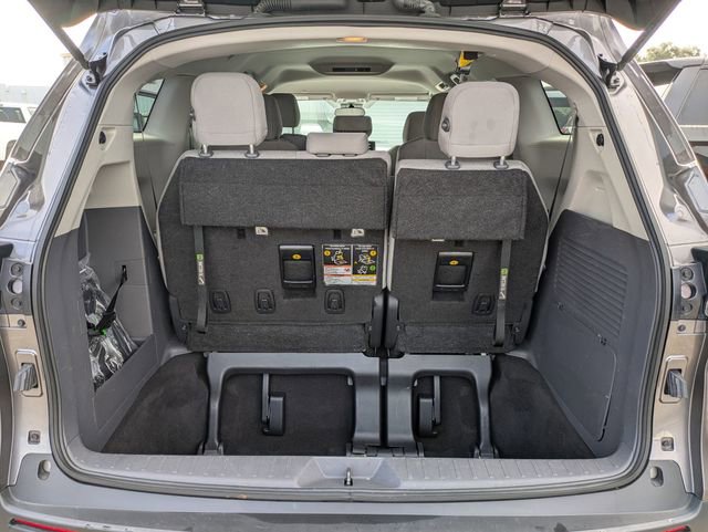 Used 2024 Toyota Sienna LE image 29