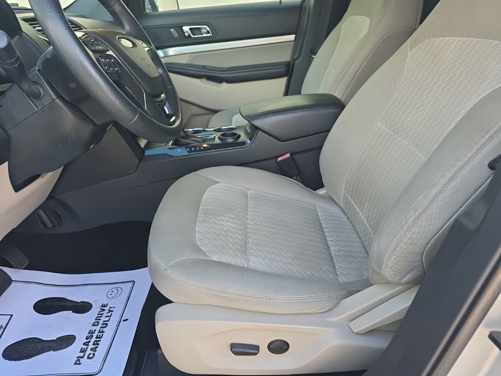 Used 2019 Ford Explorer FWD image 2