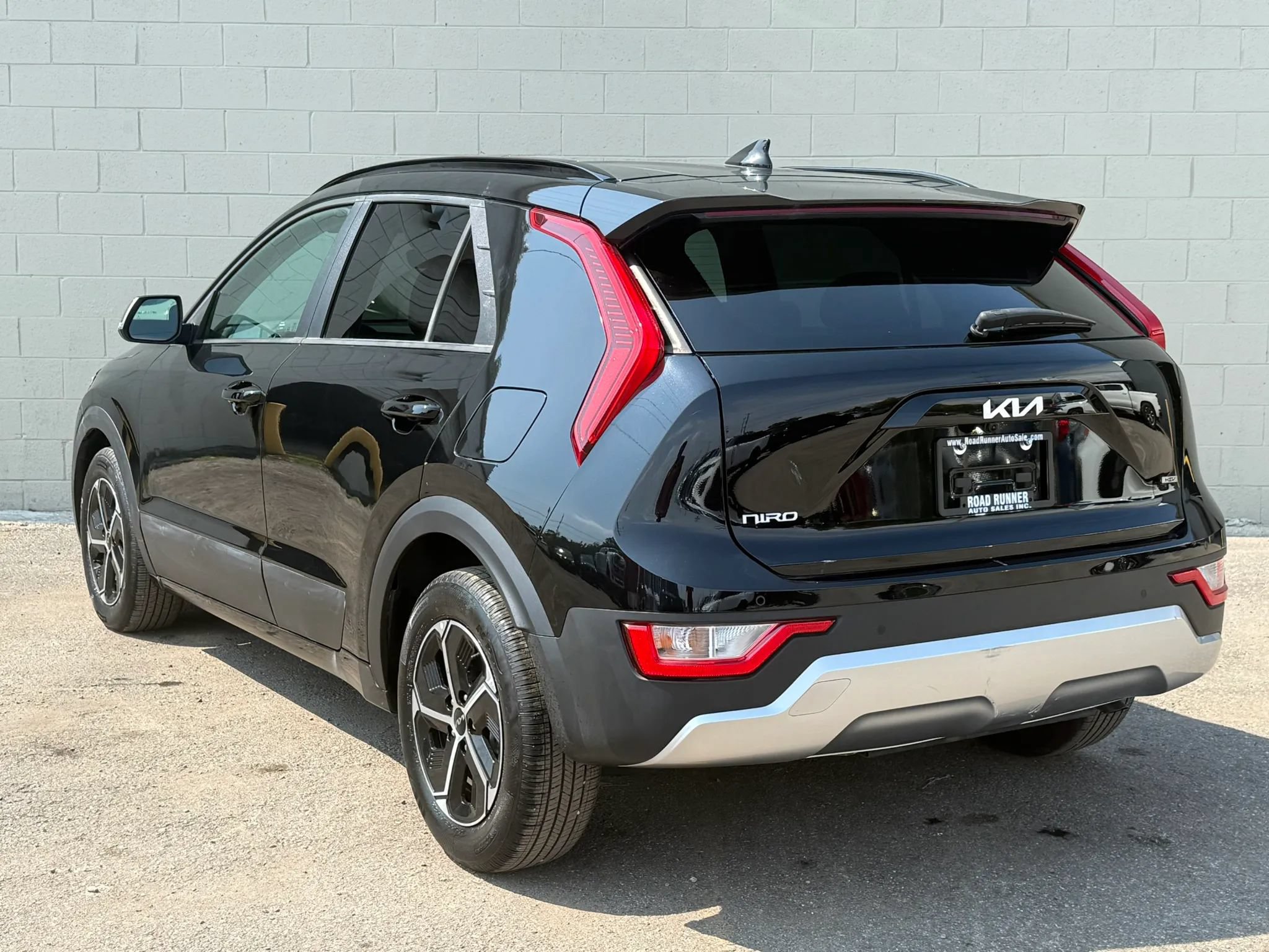 Used 2024 Kia Niro EX FWD image 5