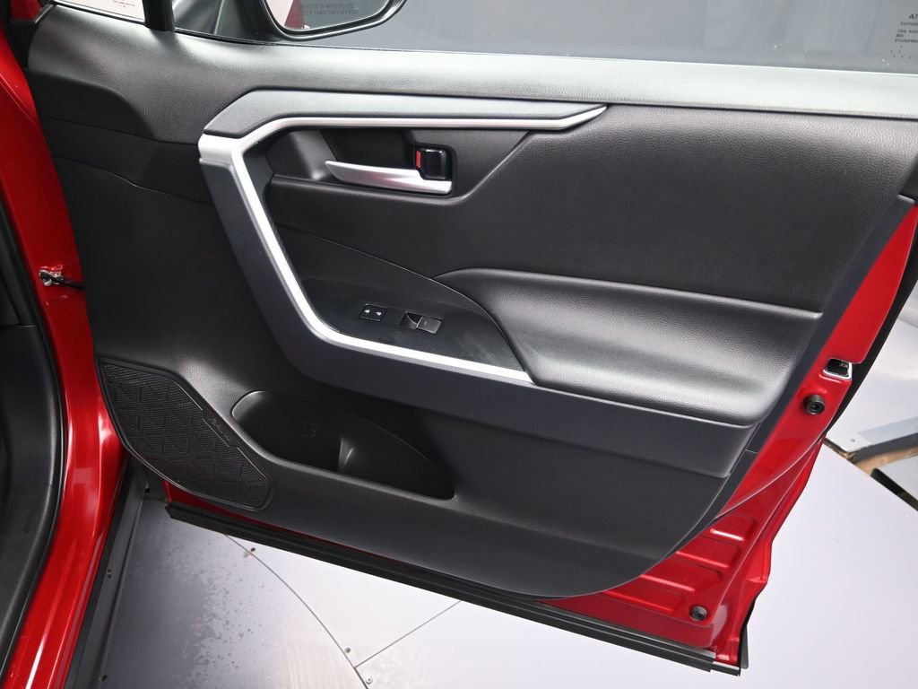 Used 2025 Toyota RAV4 XLE w/ Convenience Package image 38