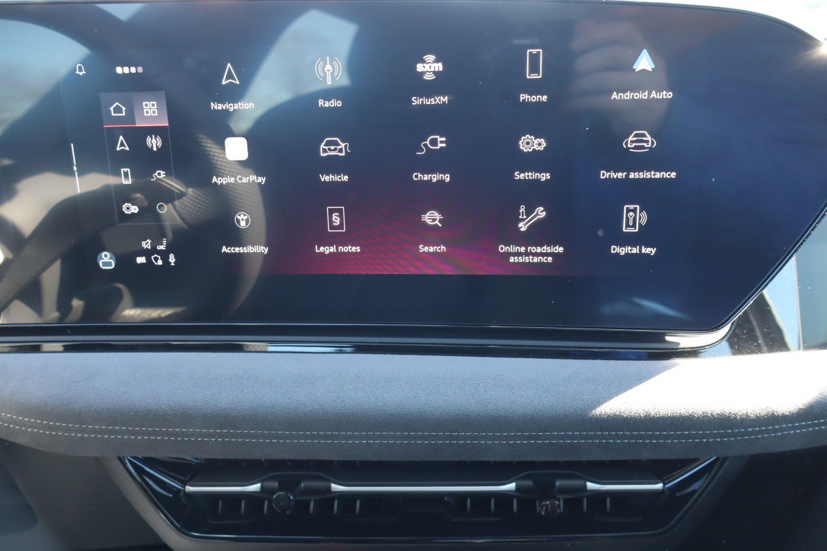 Used 2025 Audi S6 e-tron Prestige w/ 21" Black Optic Package image 12