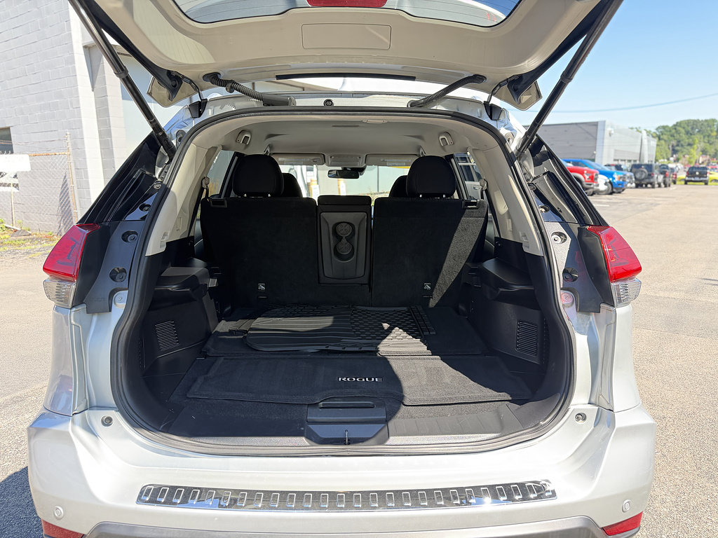 Used 2019 Nissan Rogue SV w/ Premium Package AWD/4WD image 6