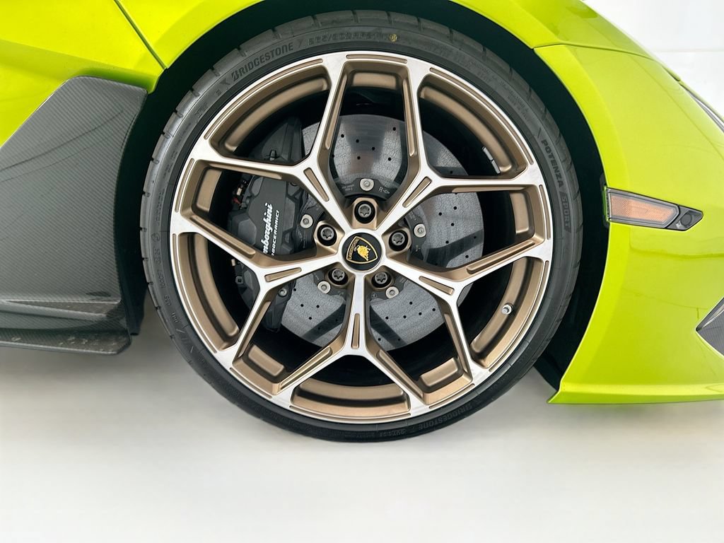 Used 2025 Lamborghini Revuelto AWD/4WD image 27