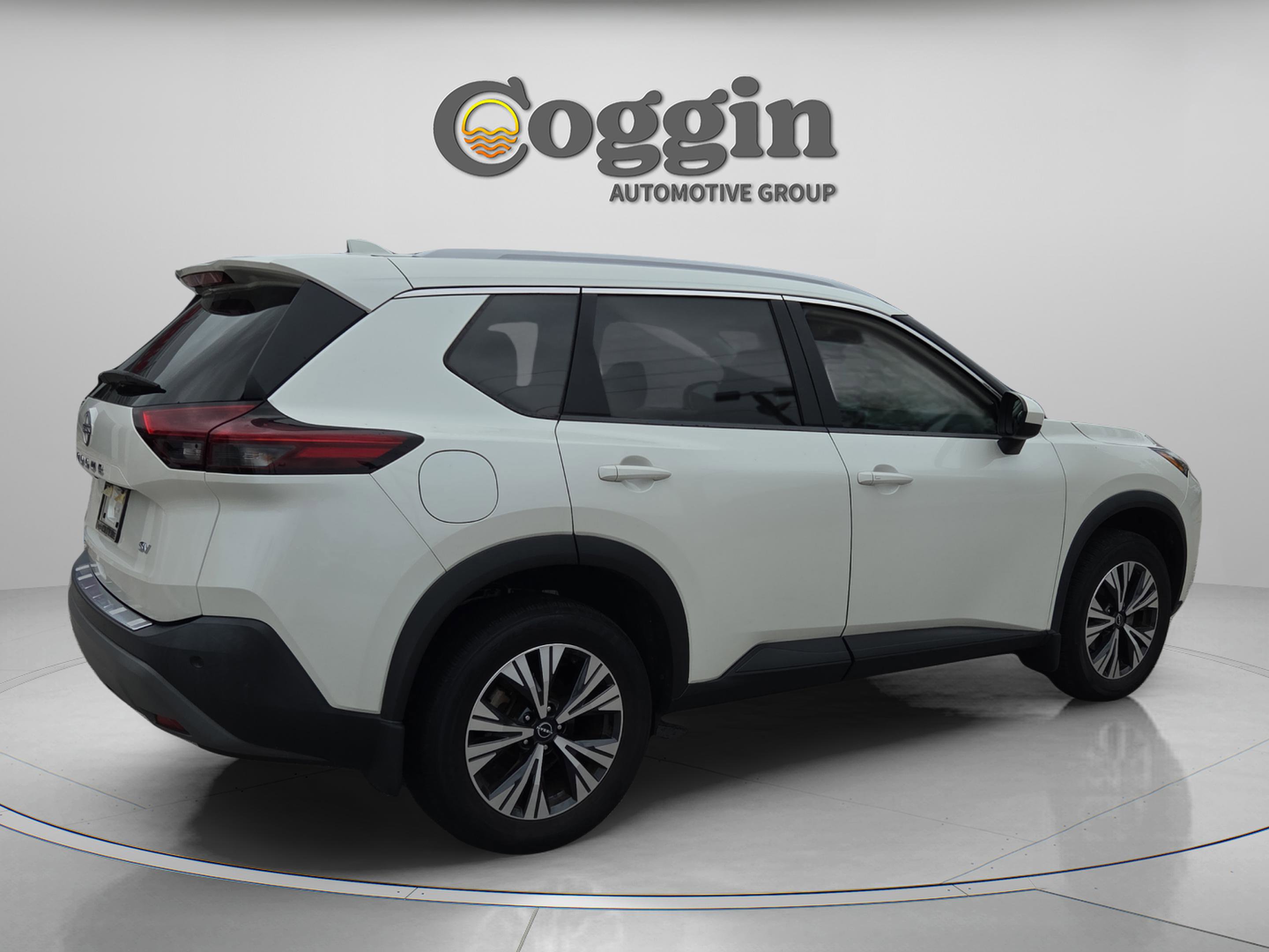 Used 2023 Nissan Rogue SV w/ SV Premium B Package image 5