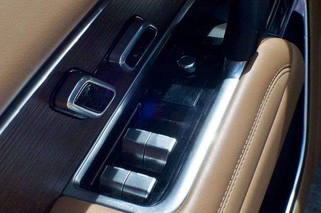 Used 2025 Land Rover Range Rover Long Wheelbase SE AWD/4WD image 33