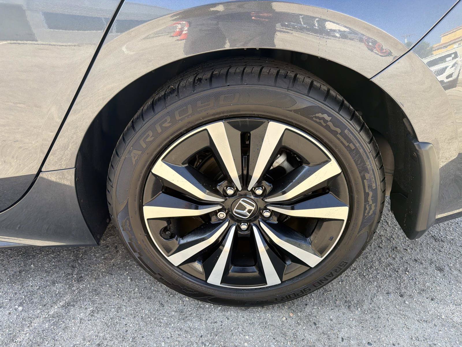 Used 2024 Honda Civic EX-L image 6