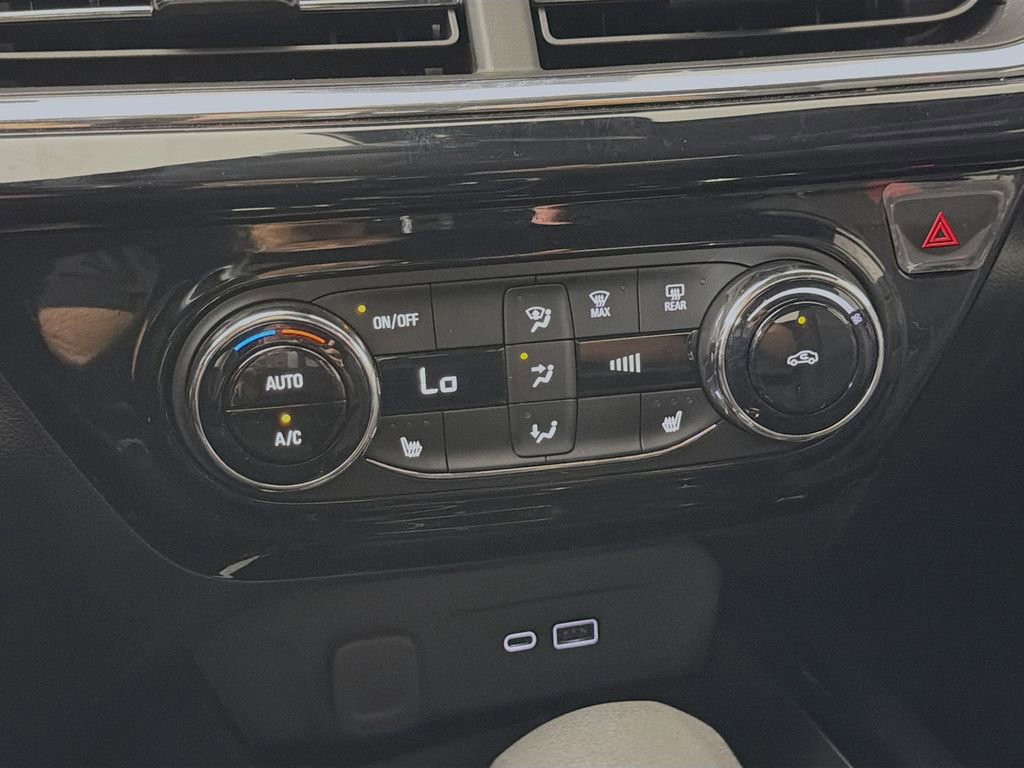 Used 2025 Chevrolet Trax RS w/ Driver Confidence Package image 18