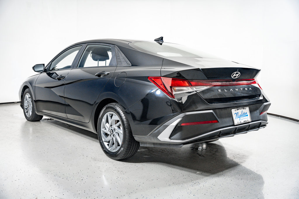 Certified 2024 Hyundai Elantra SEL FWD image 12