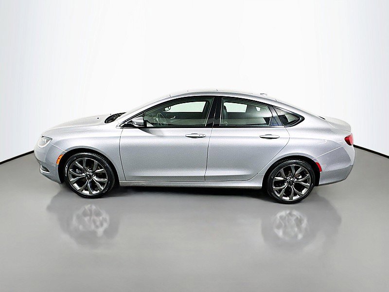 Used 2016 Chrysler 200 S w/ Comfort Group image 4