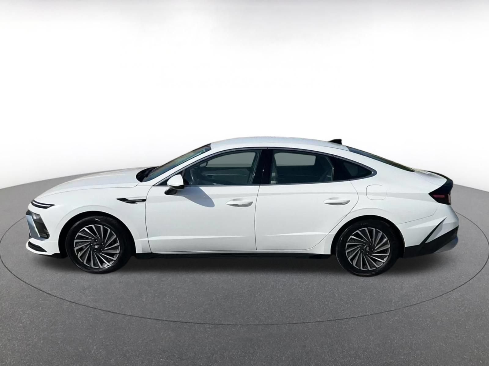 Used 2025 Hyundai Sonata SEL FWD image 9