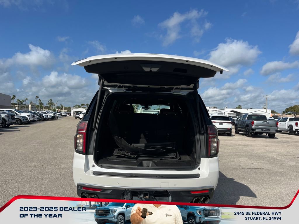 Used 2022 Chevrolet Suburban High Country image 17