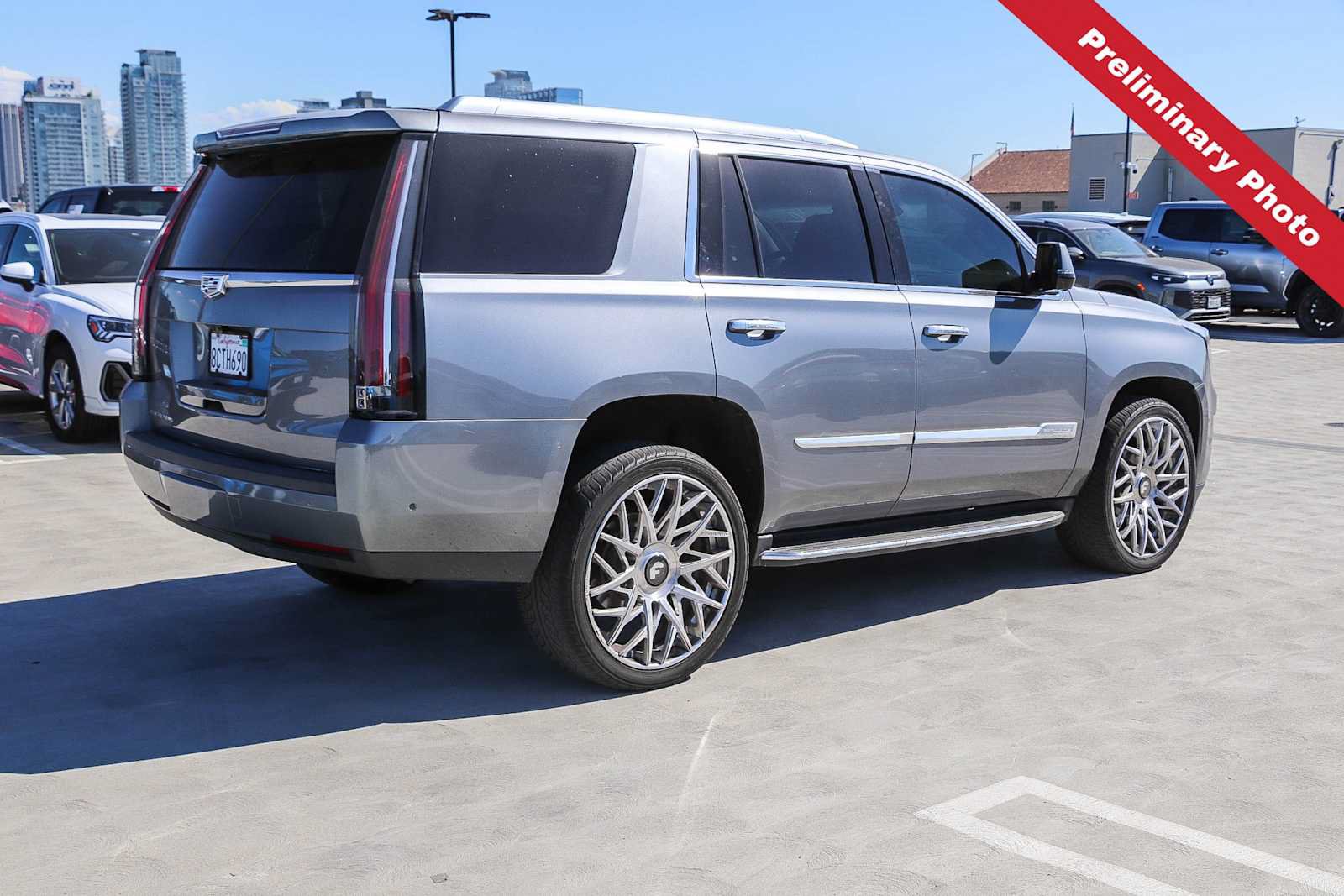 Used 2018 Cadillac Escalade Luxury RWD image 6