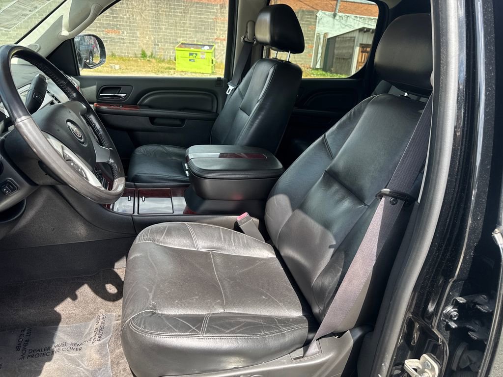 Used 2011 Cadillac Escalade EXT Luxury AWD/4WD image 23