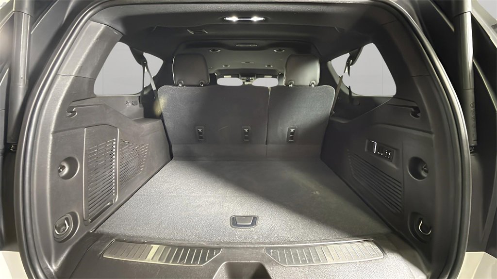 Used 2021 Chevrolet Suburban Premier image 28