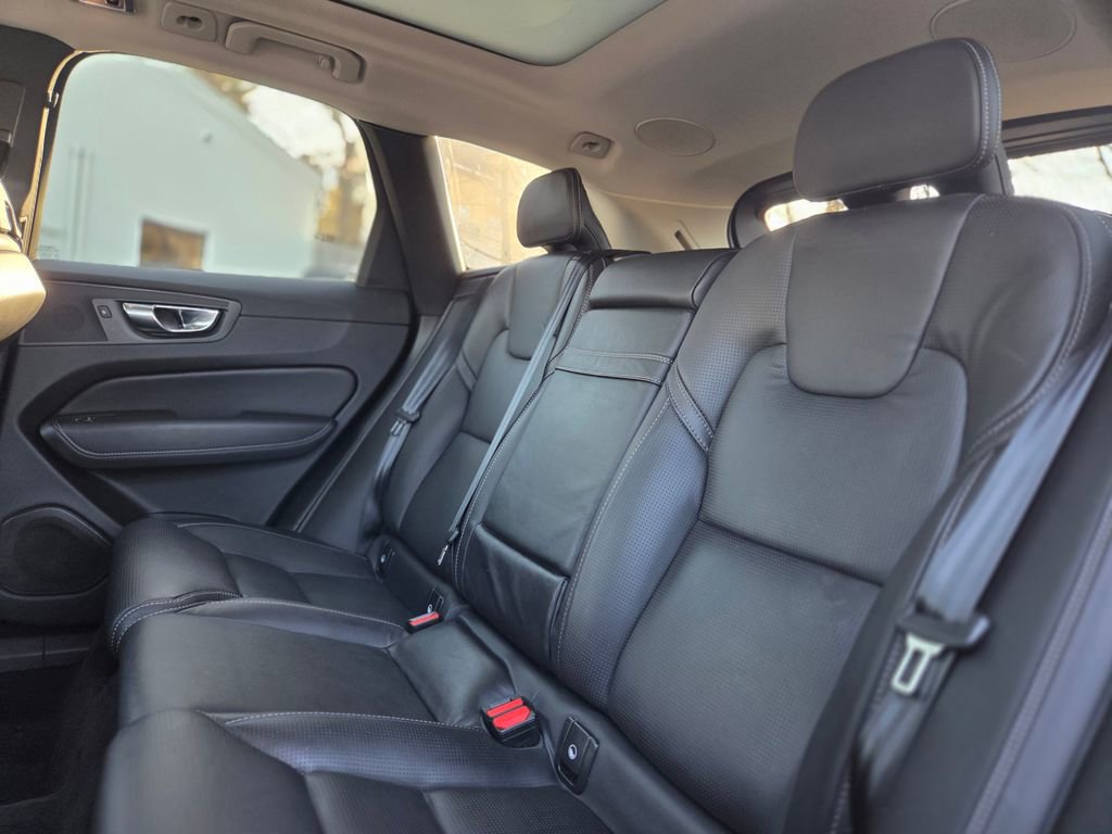 Used 2021 Volvo XC60 T5 Inscription image 24