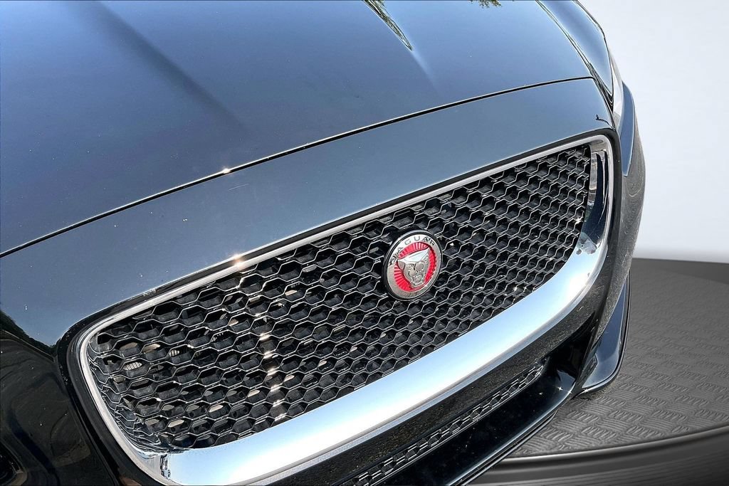 Used 2018 Jaguar XJ R-Sport RWD image 33