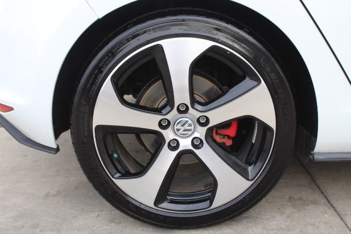 Used 2016 Volkswagen Golf S image 9