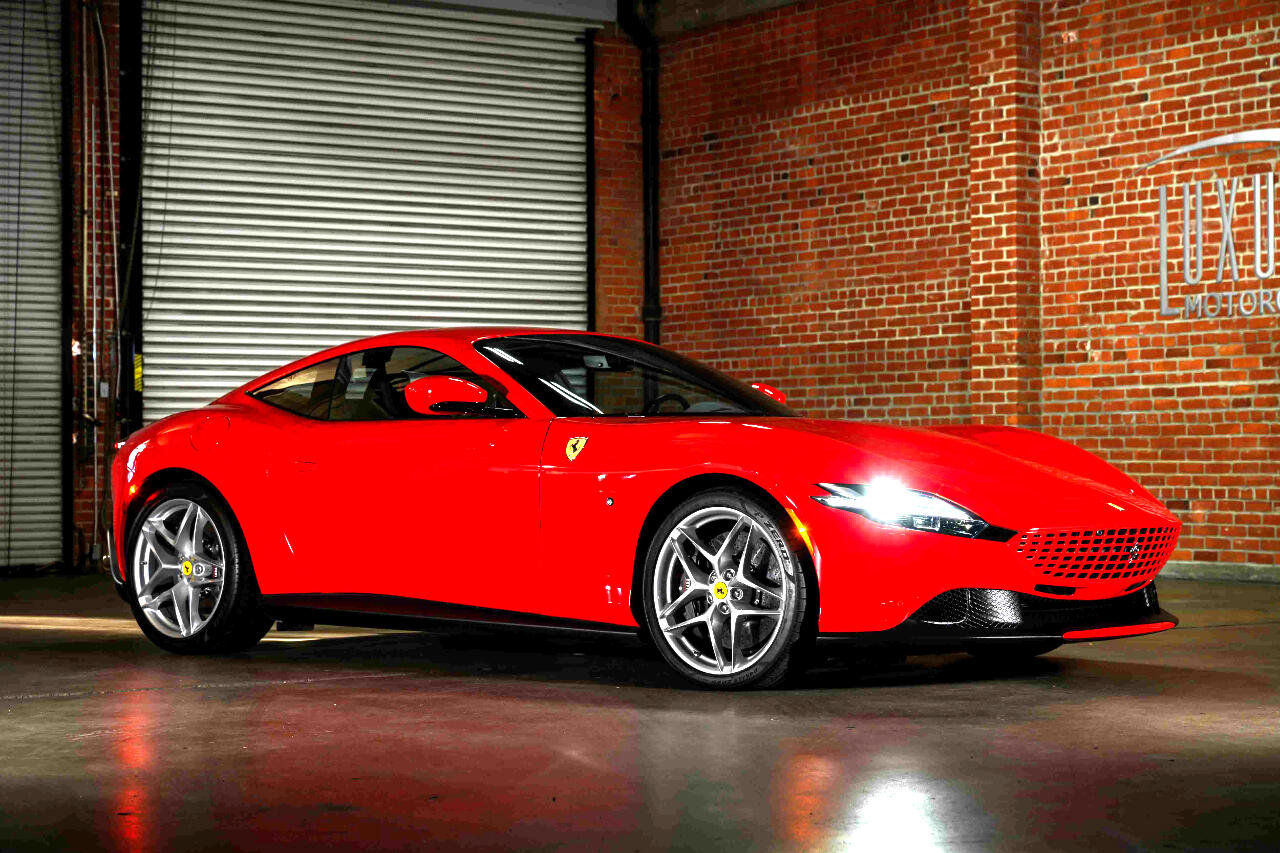 Used 2021 Ferrari Roma image 16