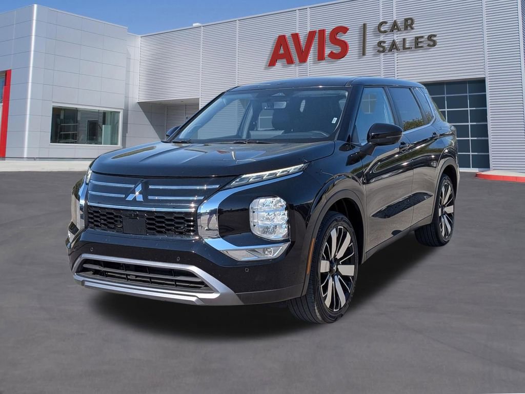 Used 2025 Mitsubishi Outlander SE