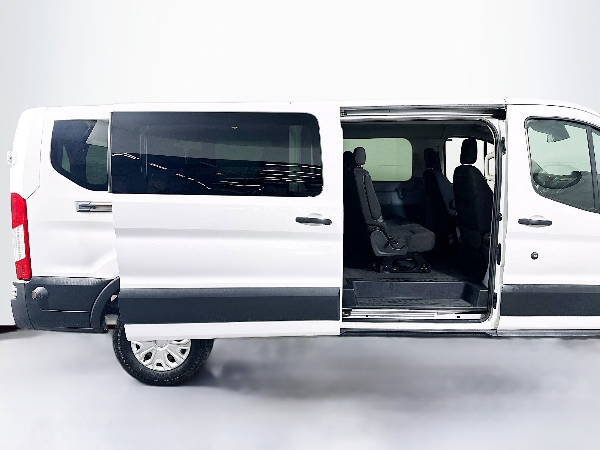 Used 2017 Ford Transit 350 XLT image 26